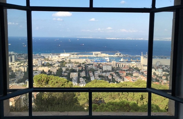 Stunning Views, Modern Apartment in an Old Stone House.