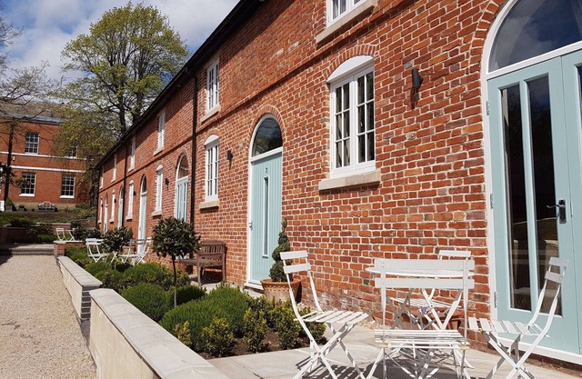 Stunning villa for 4 guests with WIFI, TV, pets allowed and parking