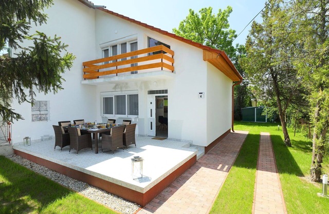 Stunning villa for 5 people with WIFI, A/C, TV, patio and parking