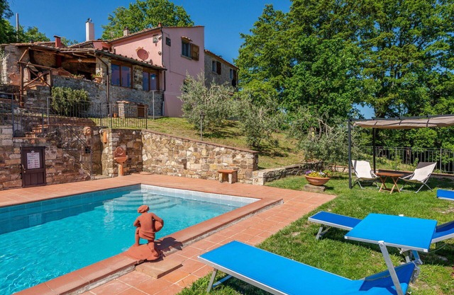 Stunning villa for 11 guests with WIFI, private pool, TV, terrace, pets allowed and parking