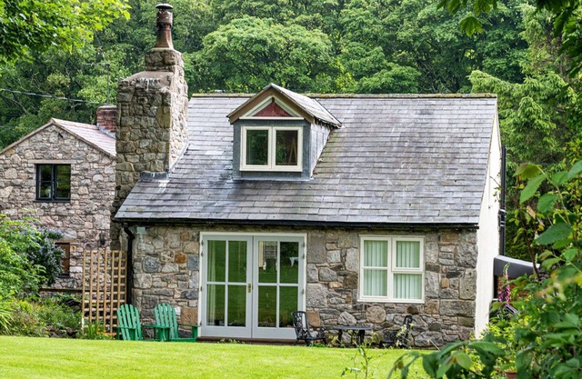 Stunning villa for 2 guests with WIFI, TV and parking