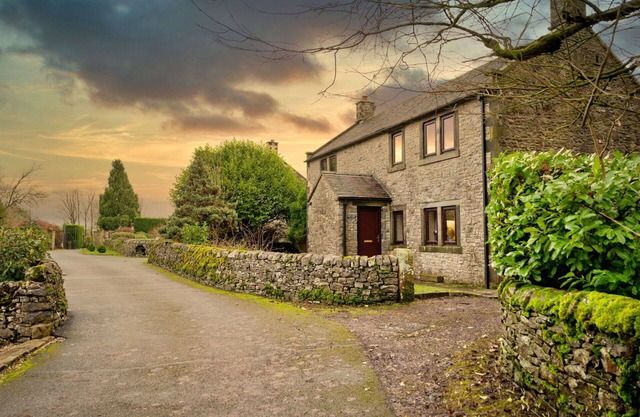 Stunning villa for 5 people with WIFI, TV and parking