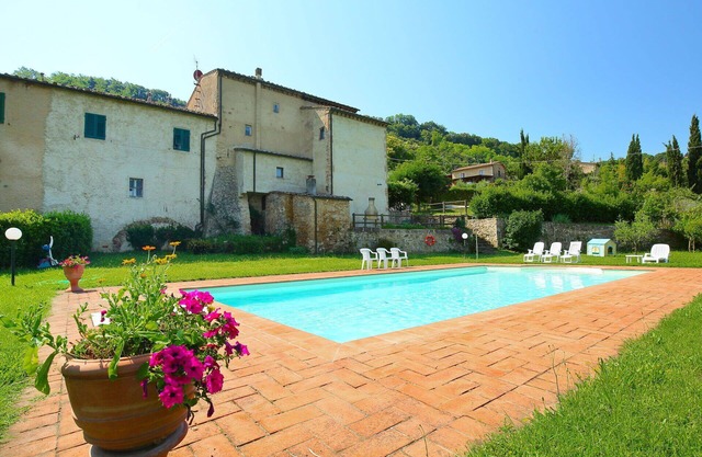 Stunning villa for 9 people with WIFI, private pool, TV, patio, pets allowed and panoramic view