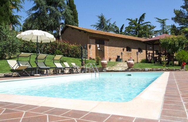 Stunning villa for 4 people with private pool, A/C, WIFI, TV and panoramic view, close to Cortona