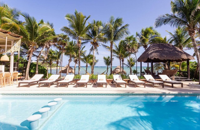 Stunning Villa on the Beach - Oceanfront 8 Bedrooms