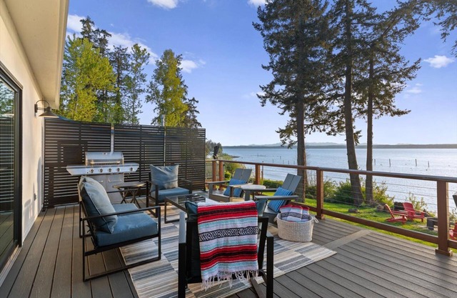 Stunning Waterfront Beach House