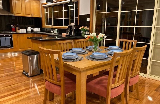 Style/Comfort/Spacious 4 Bedroom House plus study
