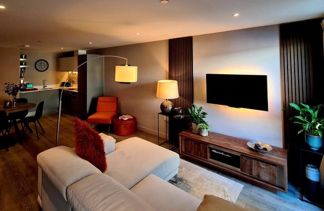 Stylish 1 Bed Apartment in London - (4.96 Stars Elsewhere!)