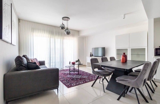 Stylish 1 Bedrooms Parking At City Gate
