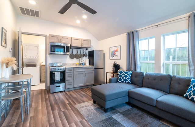 Stylish 1 BR,1BA Home Steps From Freret St