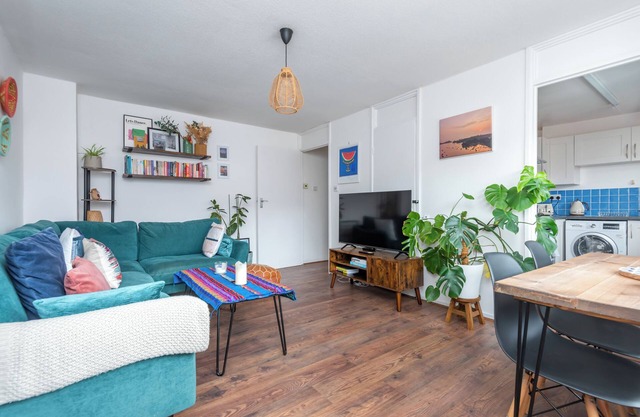 Stylish 1BD with Sunny Terrace, Honor Oak Park