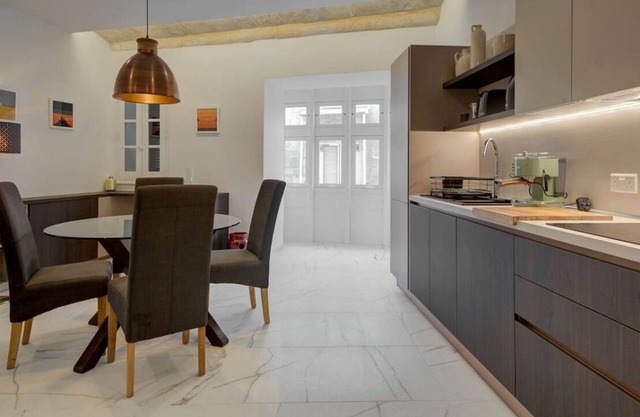 Stylish 1BR Apt with sofabed & backyard, Attard