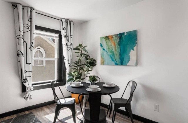Stylish 1BR Retreat with Free Parking near Historic Sites