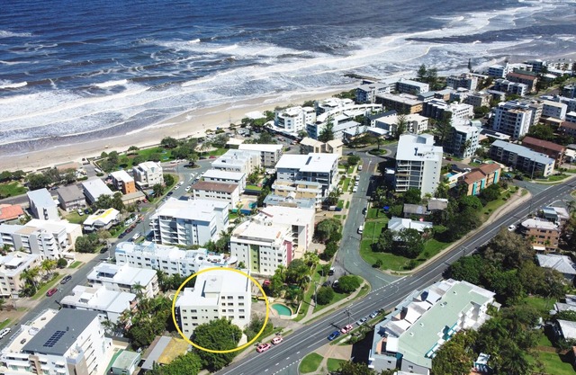 Stylish 2 B/R Kings Beach Apartment (6 guests) ZF4