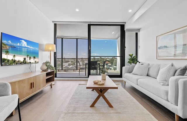 Stylish 2-Bed Unit with Views & Rooftop Access