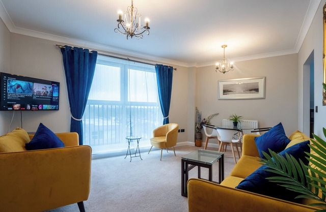 Stylish 2-Bedroom Apartment Near New Malden Station