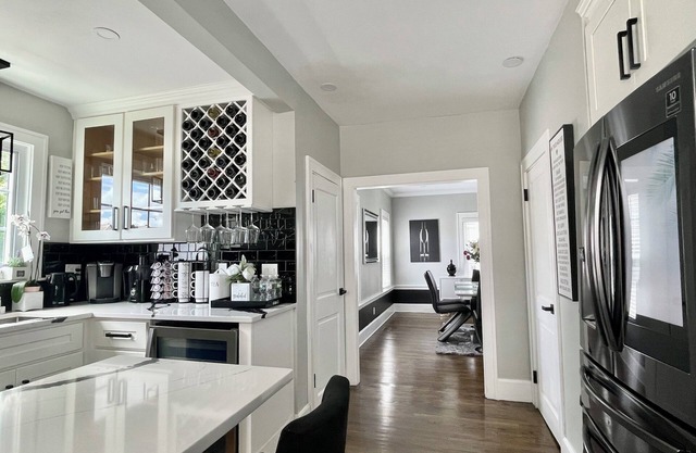 Stylish 2 Bedroom Home with Modern Features and Amenities—WIFI and Central Air