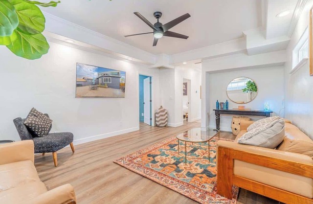 Stylish 2-Bedroom walking distance to Downtown
