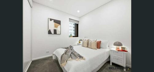Stylish 2-BR Apartment in the Heart of South Perth