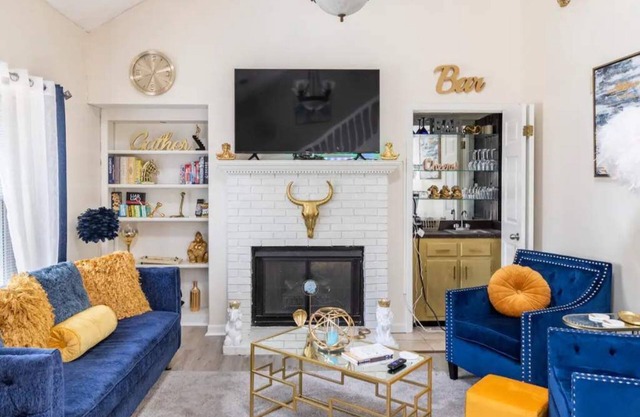 Stylish 2BR/2BA Loft - Work, Rest & Explore!