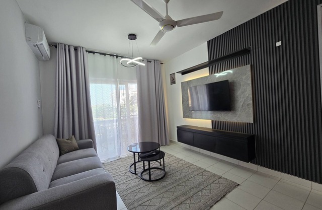 Stylish 2BR Apt with Balcony