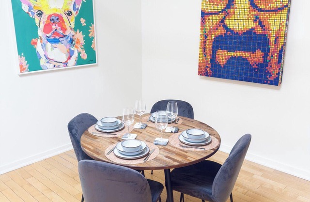Stylish 2BR Industrial Loft in Trendy Leslieville – Walk to Shops & Dining