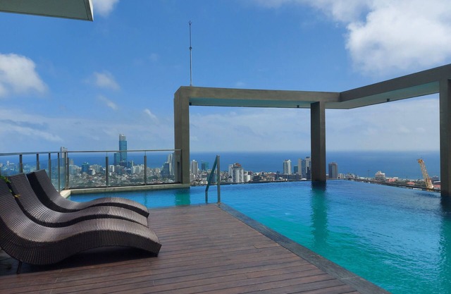 Stylish 2Br oasis: lake, lotus tower and skyline views
