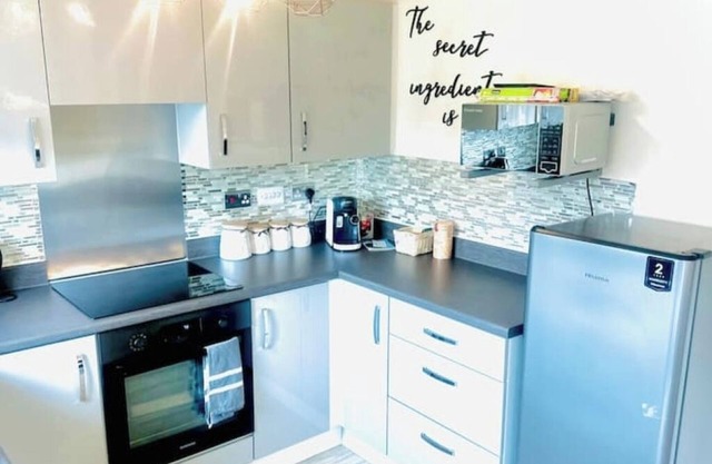 Stylish 3 bed, 2 bath property next to LFC stadium