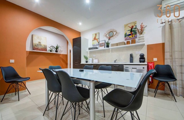 Stylish 4BR Apt in central part of St'Julians