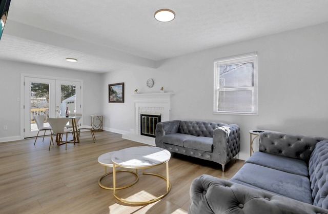 Stylish 5BR Designer Home w/Deck & Hot Tub