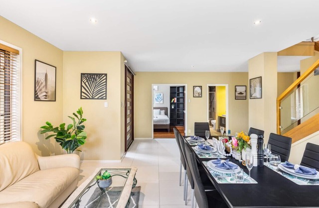 Stylish 6BR Family-friendly House @ Stretton