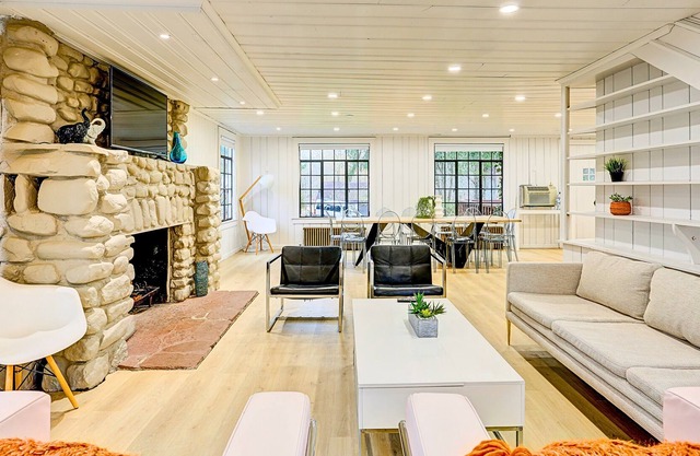 Stylish 6BR Villa w/ Large Backyard