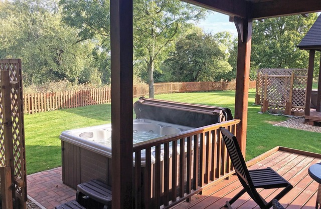 Stylish and chic lodge, perfect for romantic getaways.