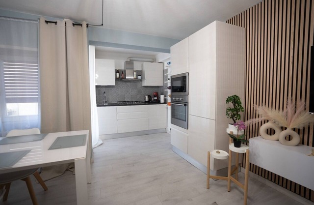 Stylish and Comfortable 2-Bedroom Apartment with Private Balcony