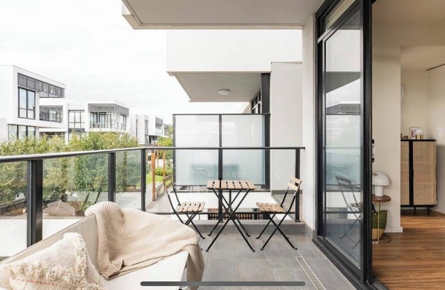 Stylish apartment close to amazing Melbourne offerings.
