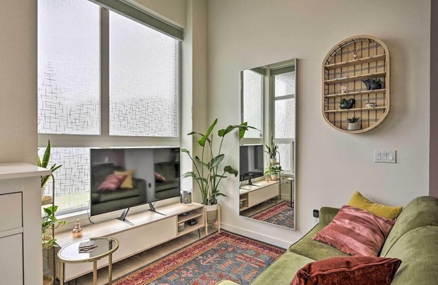 Stylish Ballard studio 15 mins from Space Needle
