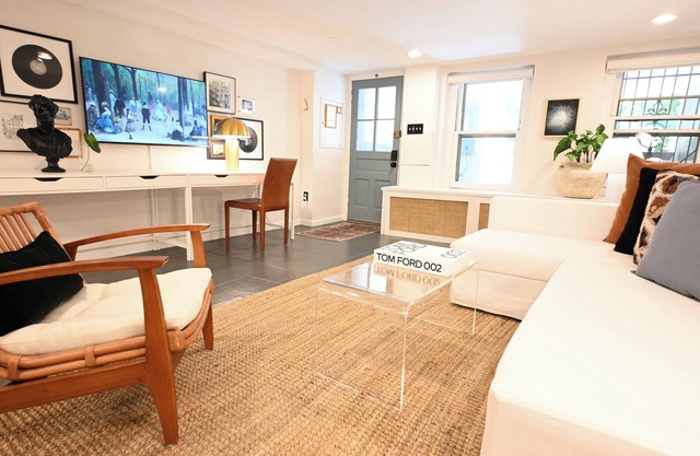 Stylish Capitol Hill Guesthouse—Prime Location, Walk to Iconic DC Landmarks