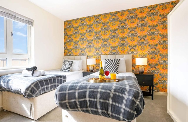 Stylish City Centre Apartment with Free Parking