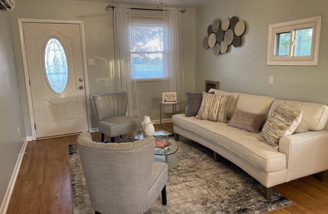 Stylish Cottage central to wineries, Natchez Trace, Buffalo River, Amish Country