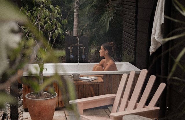 Stylish Cottage + Outdoor Bath near Montville
