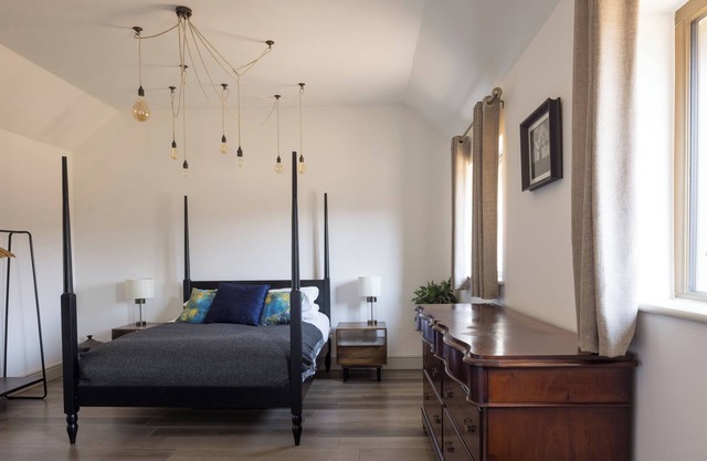 Stylish cottages, countryside location, scandi hot tub, 20 mins to Cambridge