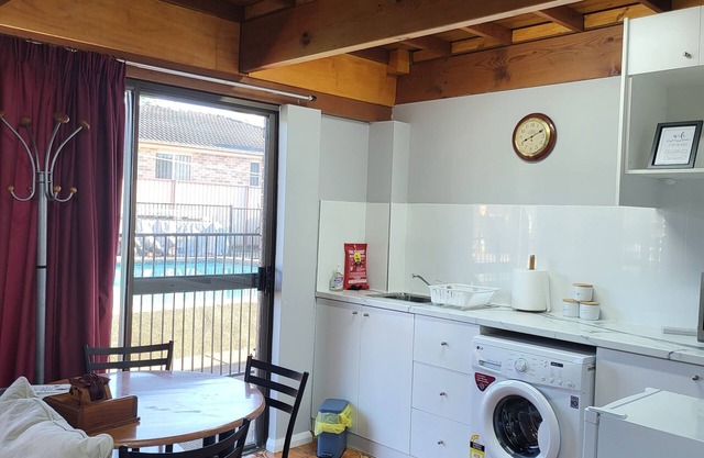 Stylish Cozy Swimming Pool Facing Self-Contained Room No 2 in delightful Windsor