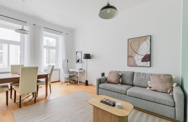 Stylish Döbling 1BR, Fully Equipped, by Blueground