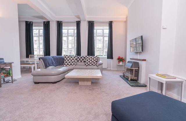 Stylish Duplex Apartment In the Heart of Edinburgh