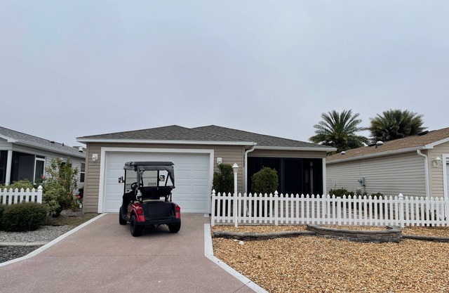 Stylish Home in Duval w/Granite, Tile Floors, Glass Lanai & Gas Golf Cart!