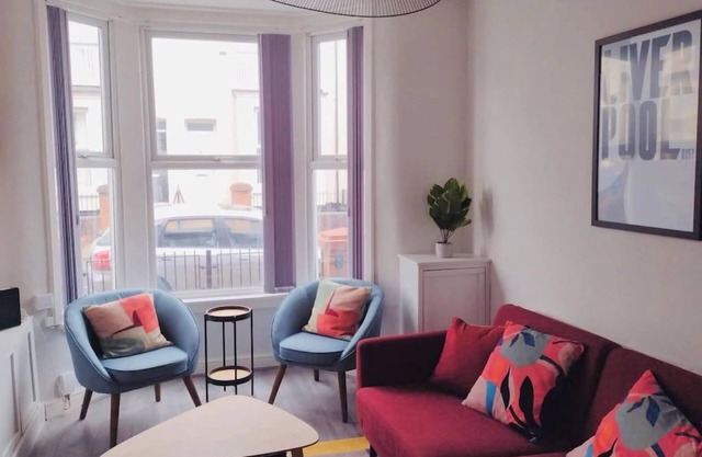 Stylish home near Liverpool Football Club- 10min drive downtown