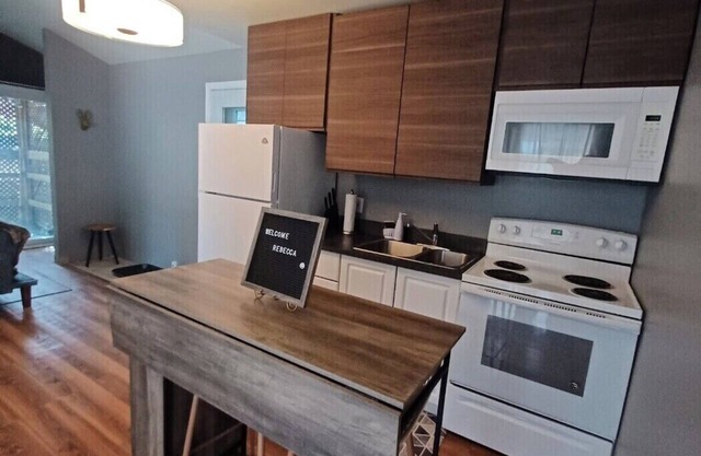 Stylish home, perfect to explore Ottawa