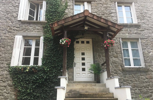 Stylish House near Lake and Beach at St Estephe