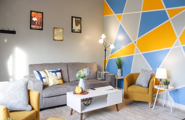 Stylish House Walking Distance from the Fun of the Highlands!