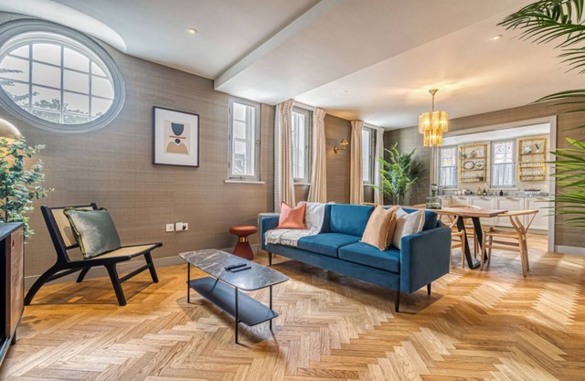 Stylish London apartment by Westminster Abbey